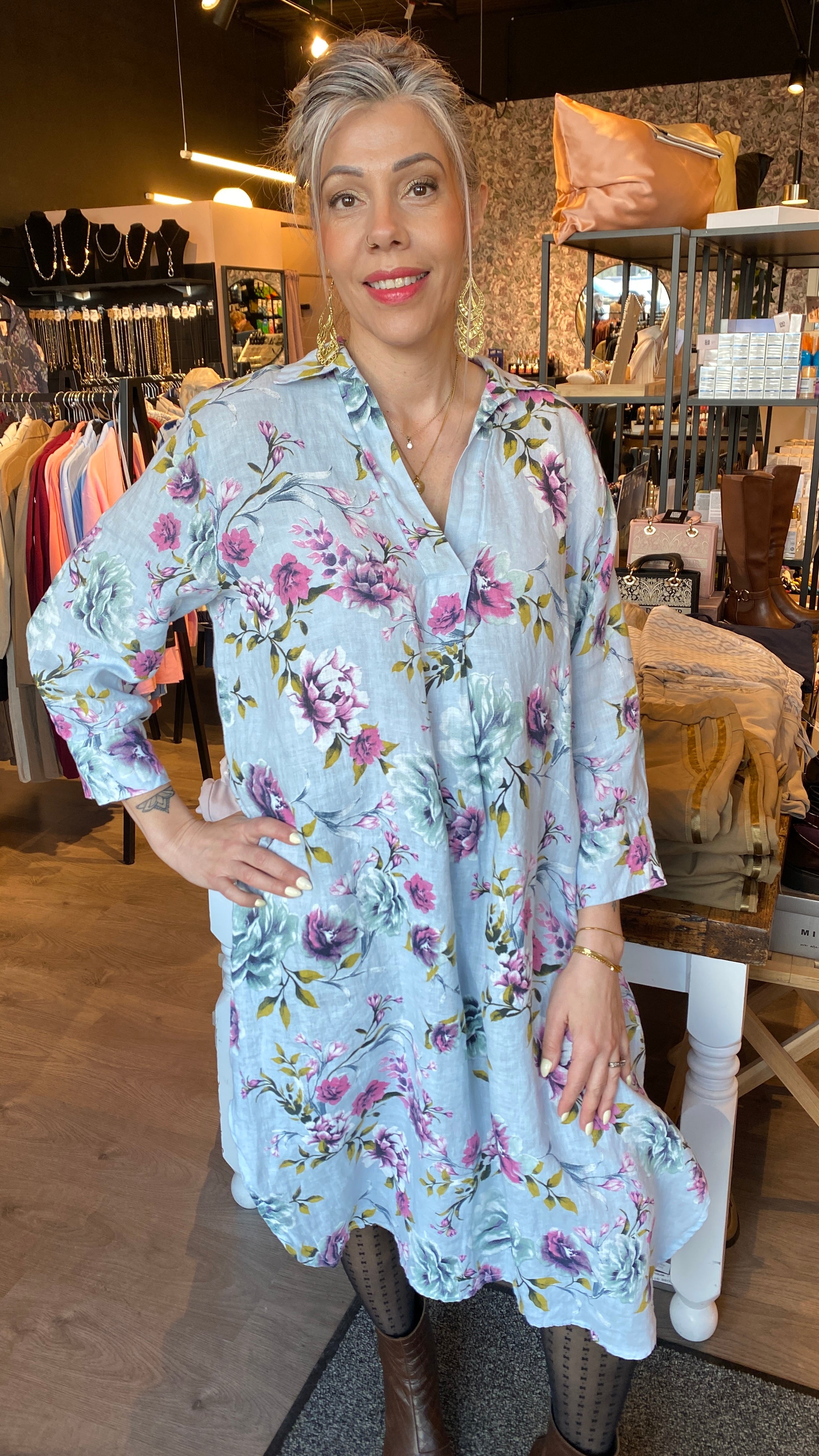 Hör kjóll með blómamunstri