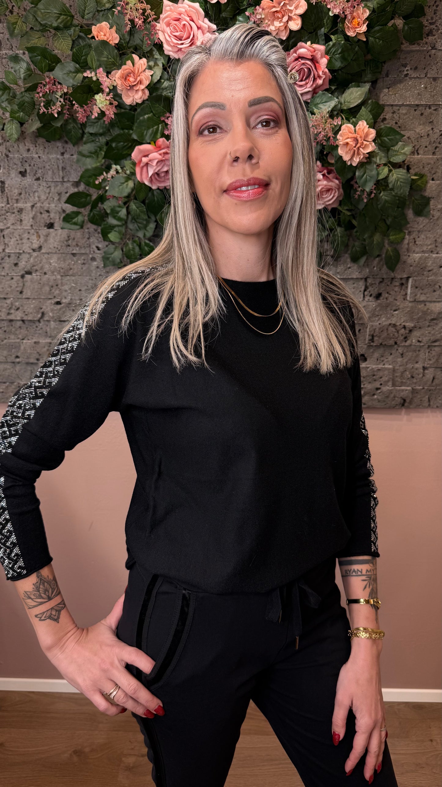 Peysa með glimmer rönd