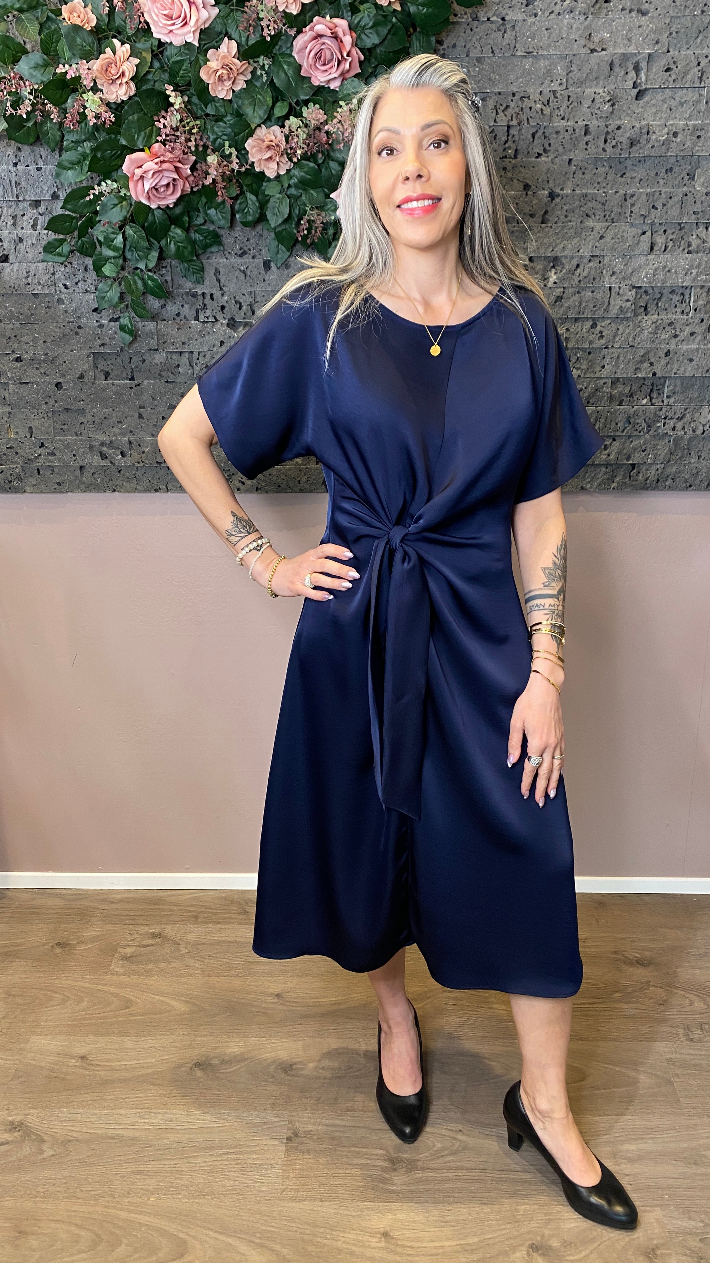 Kjóll með satín áferð