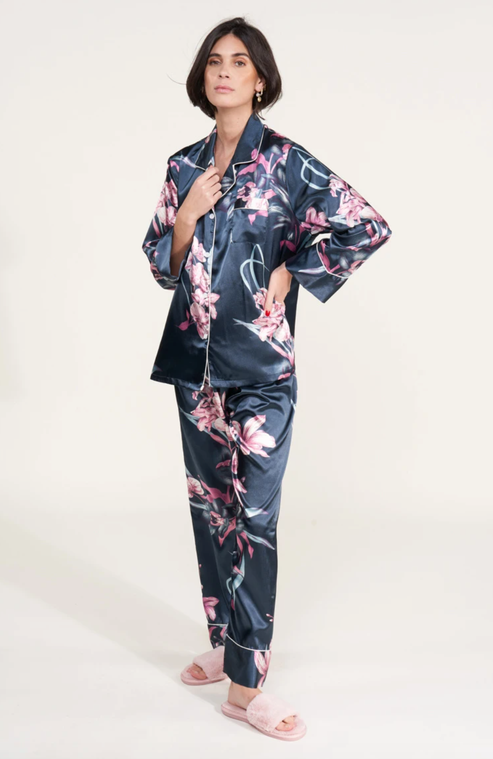 Satín náttföt með blómamunstri