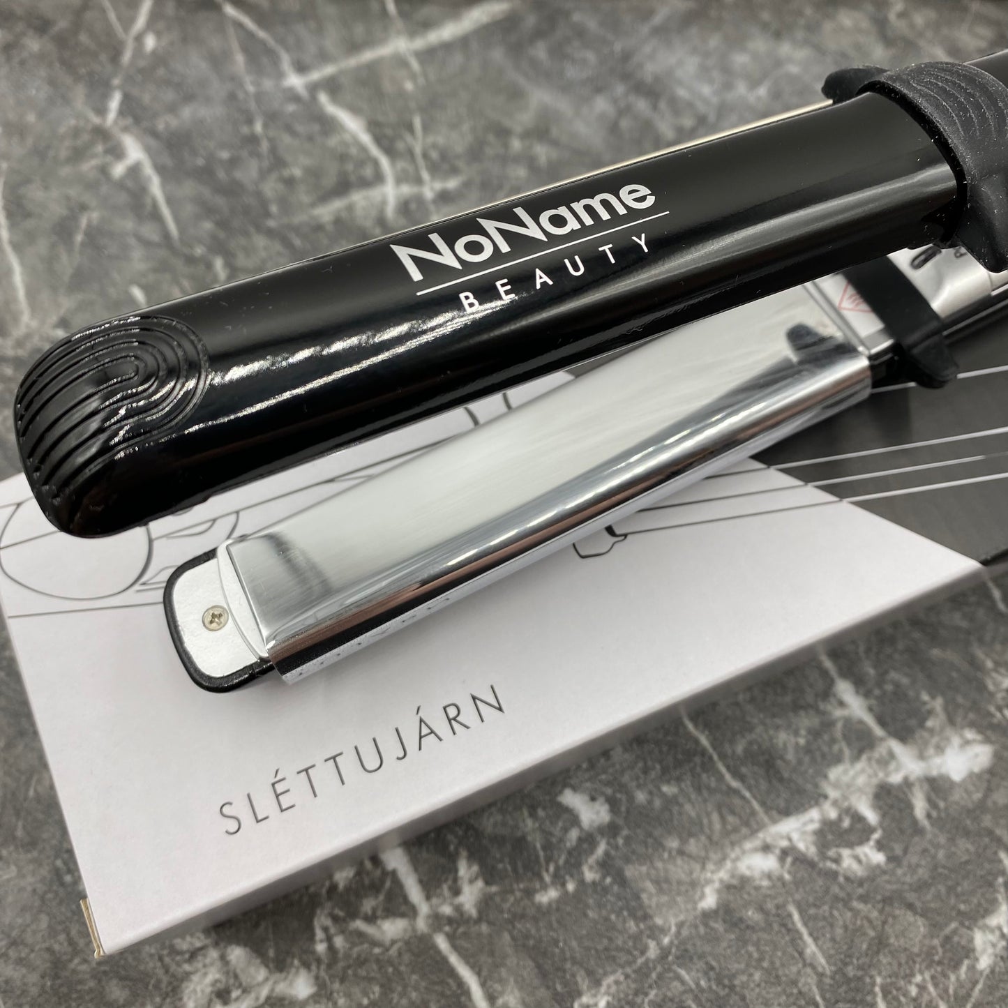 Sléttujárn frá NoName Beauty