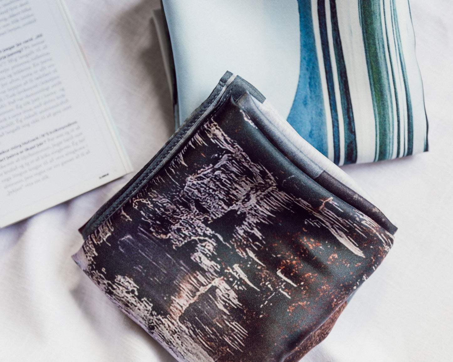 Silki slæður frá MEMO Iceland